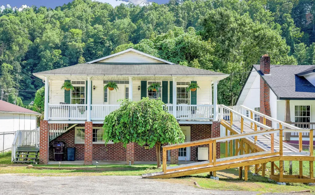 381 N Highway Baxter KY 40806