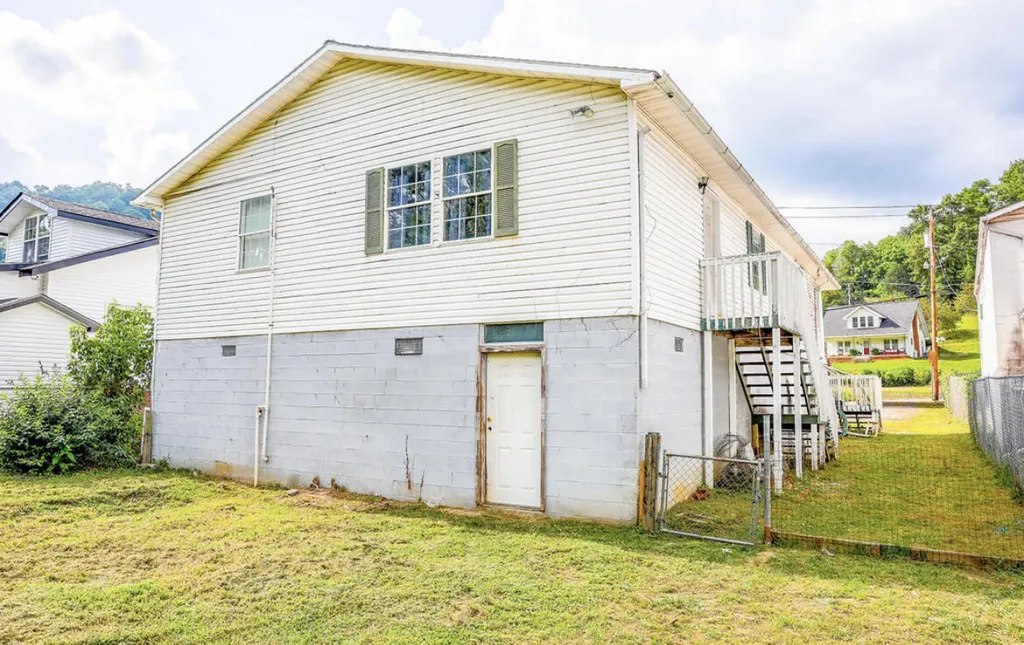 381 N Highway Baxter KY 40806