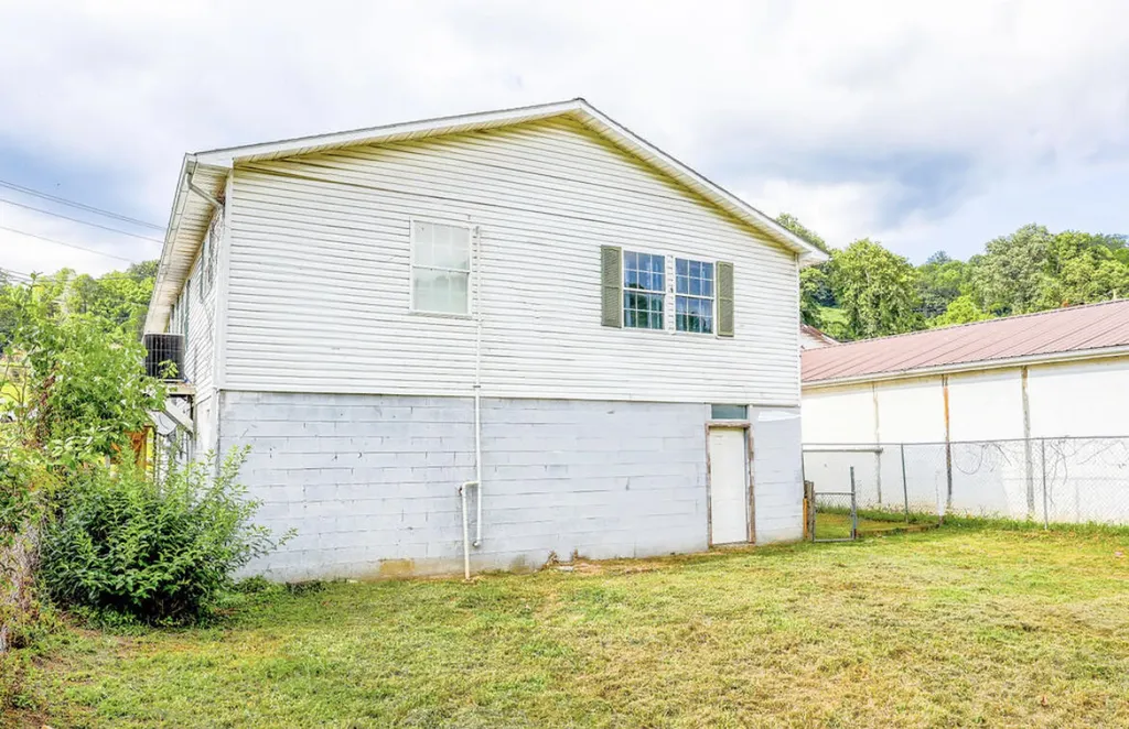 381 N Highway Baxter KY 40806