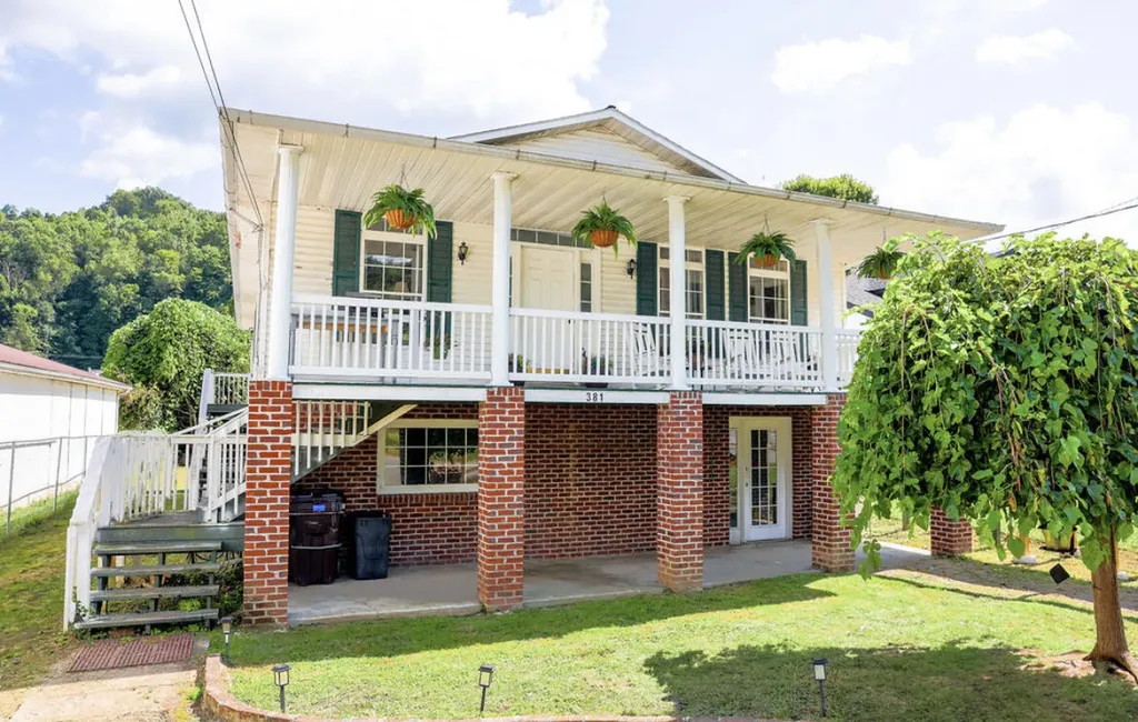 381 N Highway Baxter KY 40806