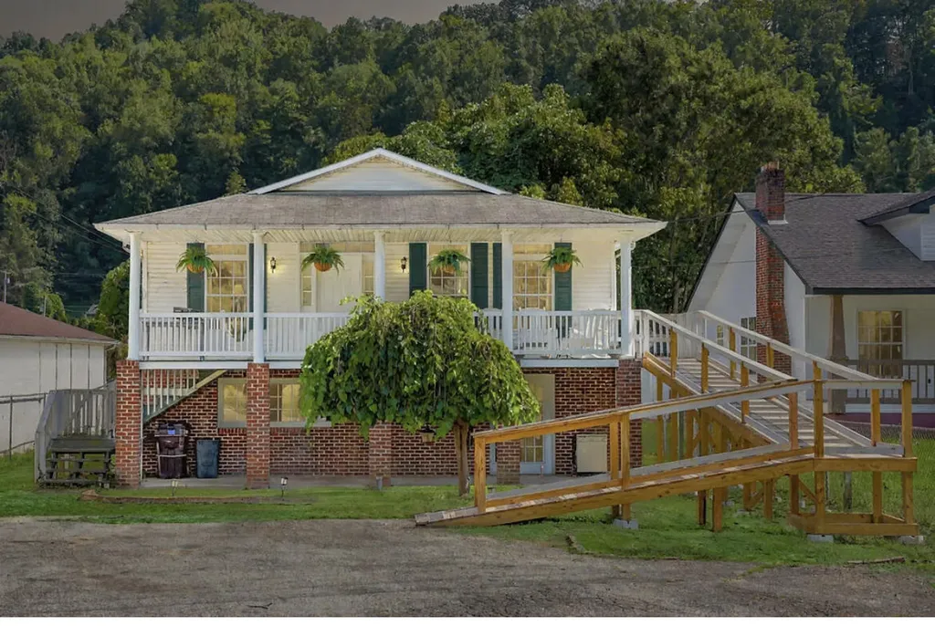 381 N Highway Baxter KY 40806