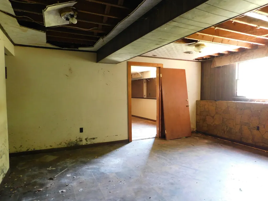 2936 Highway 119 Baxter KY 40806