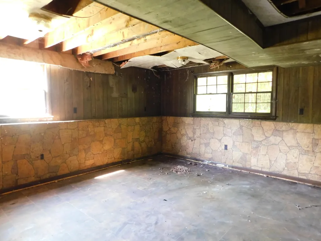 2936 Highway 119 Baxter KY 40806