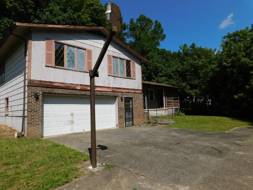 2936 Highway 119 Baxter KY 40806