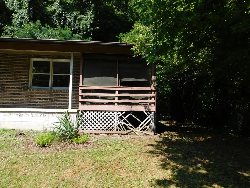 2936 Highway 119 Baxter KY 40806