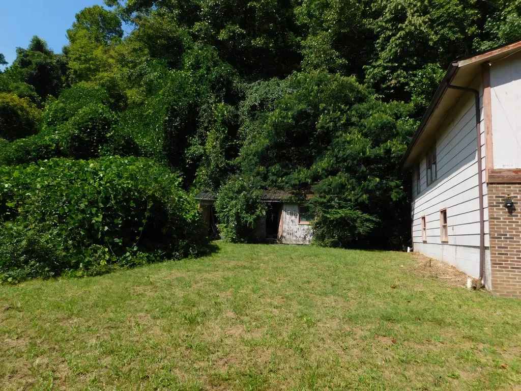 2936 Highway 119 Baxter KY 40806
