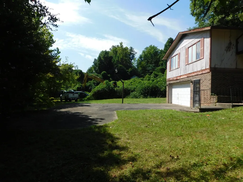 2936 Highway 119 Baxter KY 40806