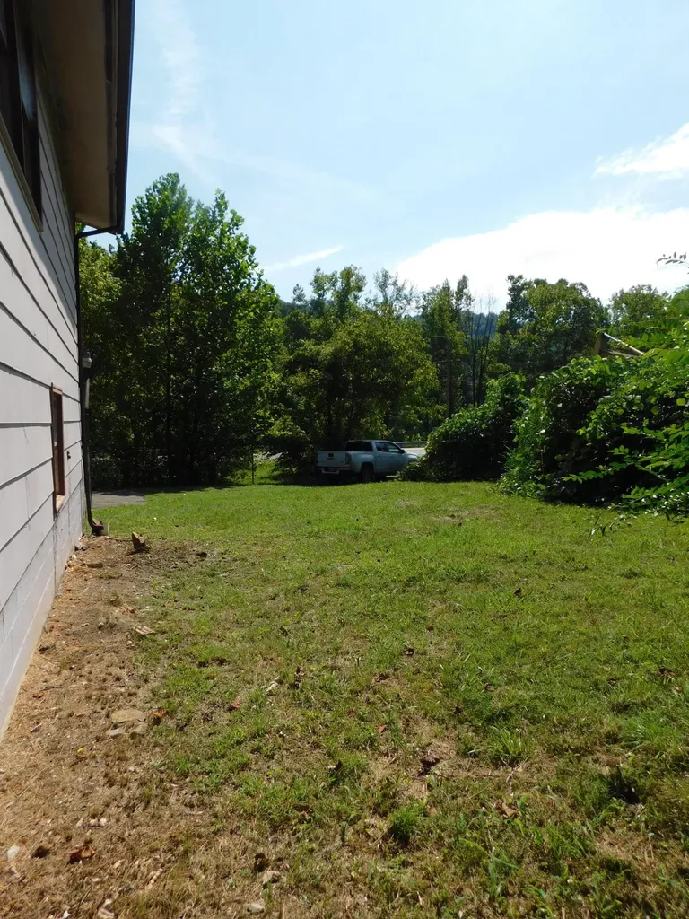 2936 Highway 119 Baxter KY 40806