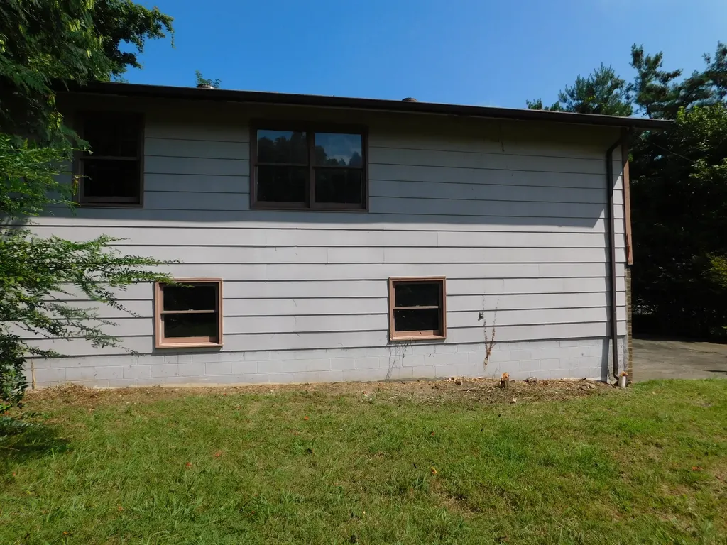 2936 Highway 119 Baxter KY 40806