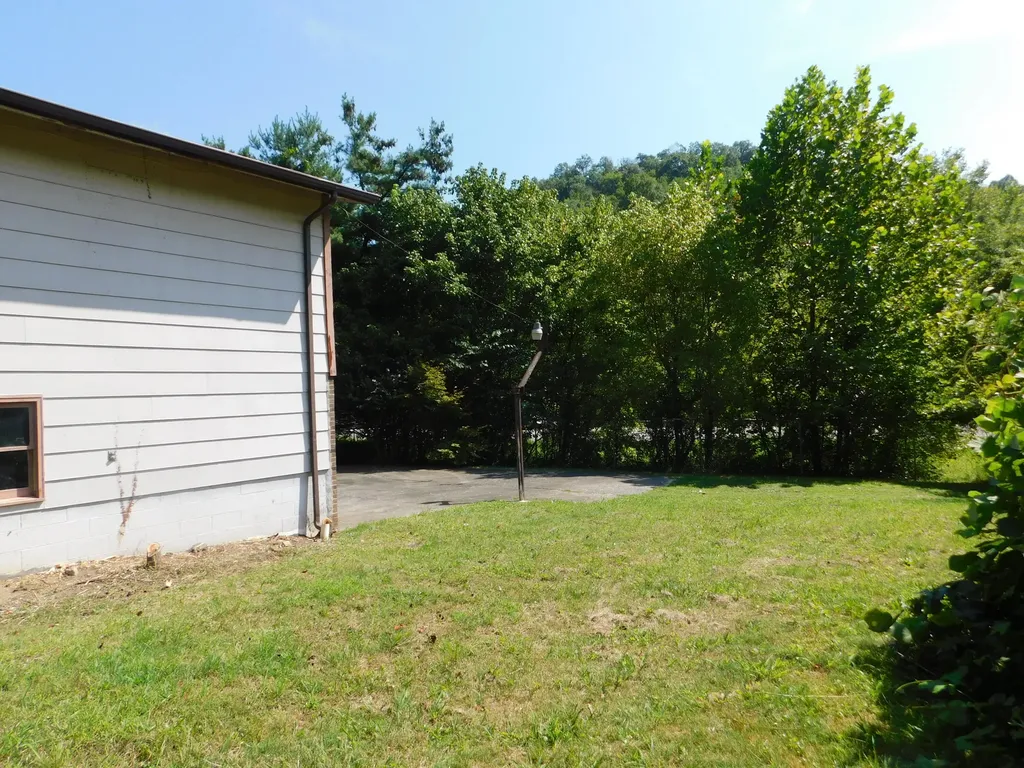 2936 Highway 119 Baxter KY 40806