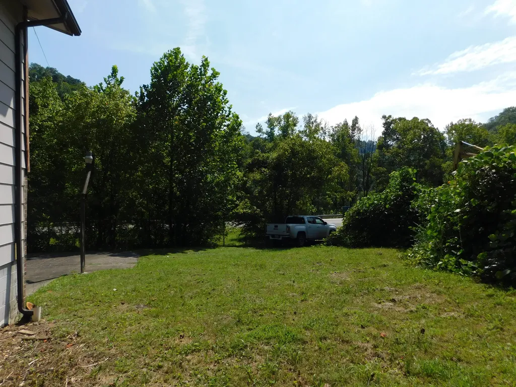 2936 Highway 119 Baxter KY 40806