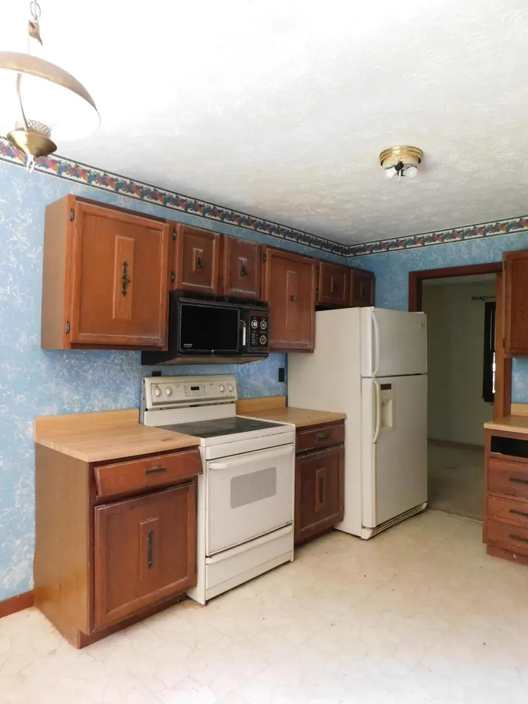 2936 Highway 119 Baxter KY 40806