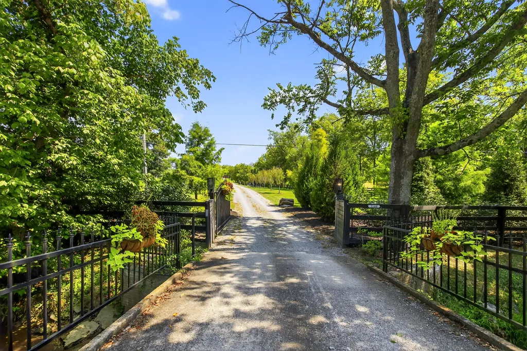 2100 Irvine Road Winchester KY 40391