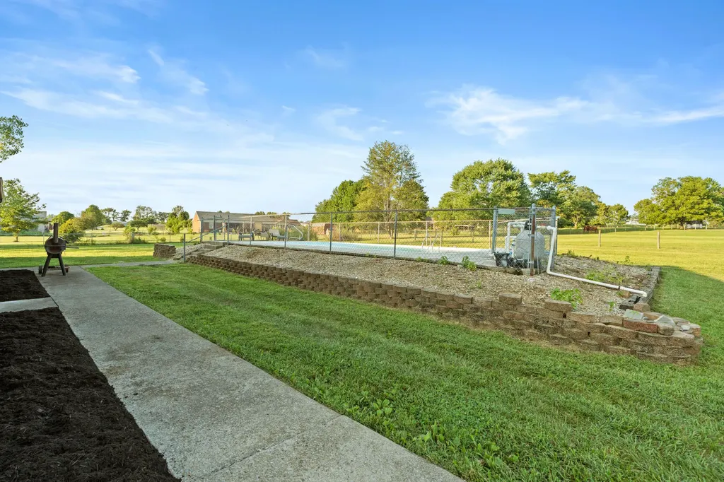127 Man-o-war Drive Harrodsburg KY 40330