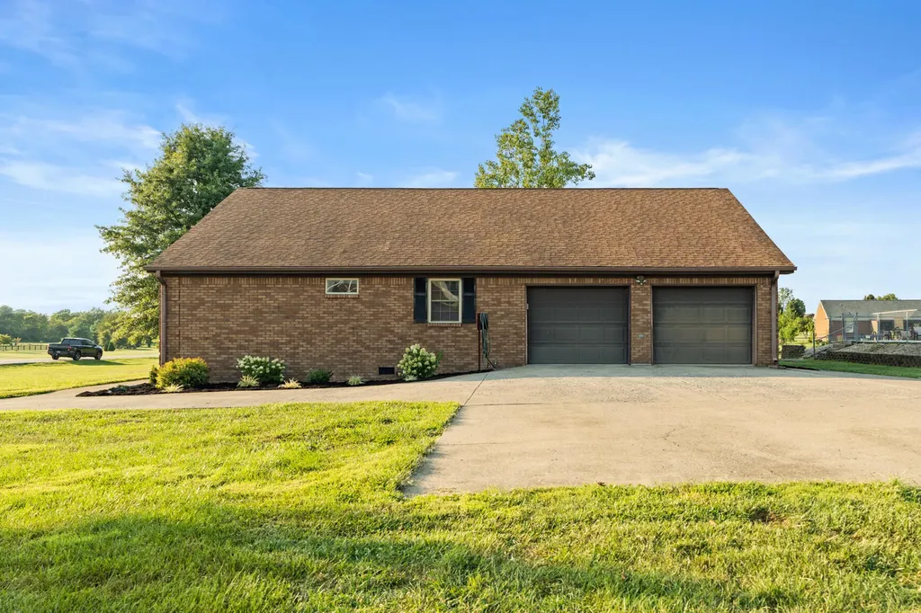 127 Man-o-war Drive Harrodsburg KY 40330