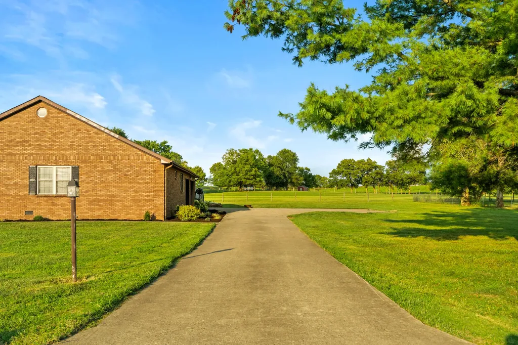 127 Man-o-war Drive Harrodsburg KY 40330