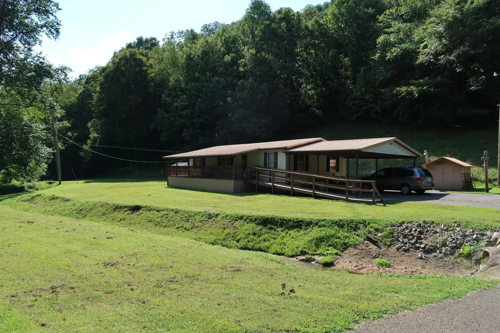 2683 Turkey Creek Road Barbourville KY 40906