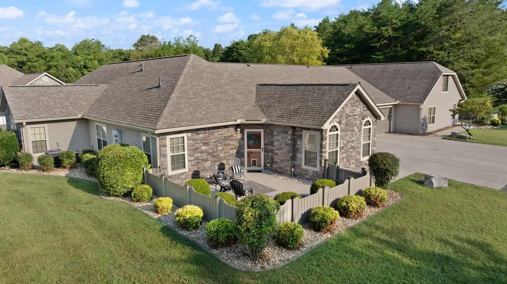 364 Cathedral Place Bronston KY 42518