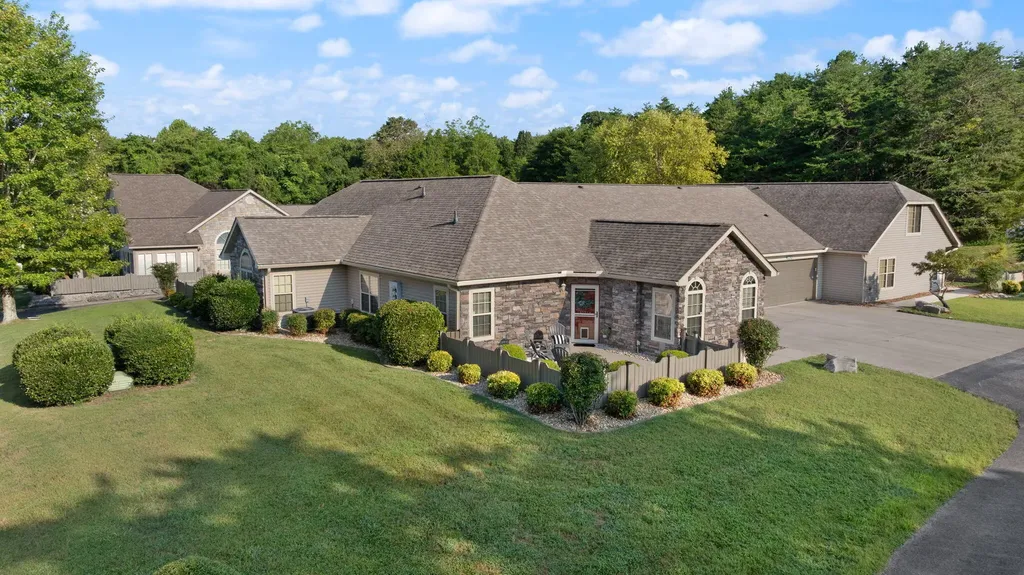 364 Cathedral Place Bronston KY 42518