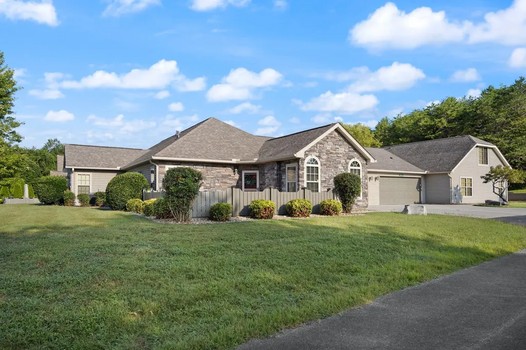 364 Cathedral Place Bronston KY 42518
