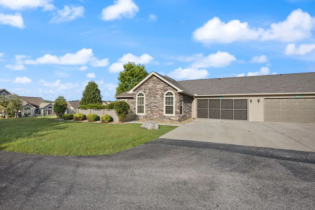 364 Cathedral Place Bronston KY 42518