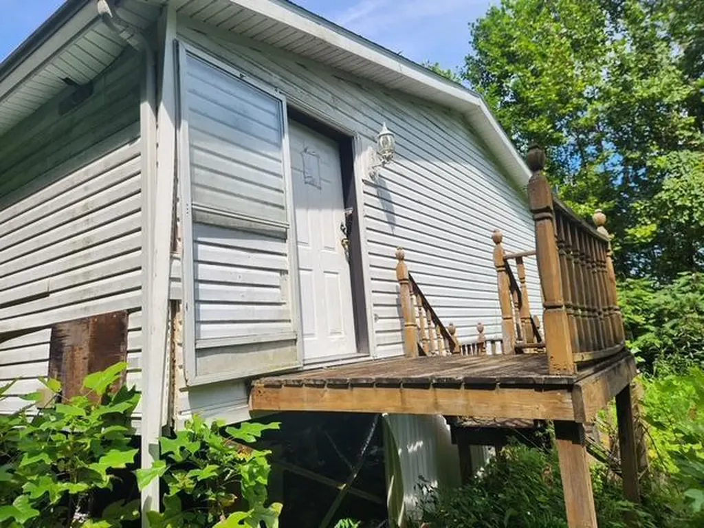 1144 Grassy Branch Road Essie KY 40827