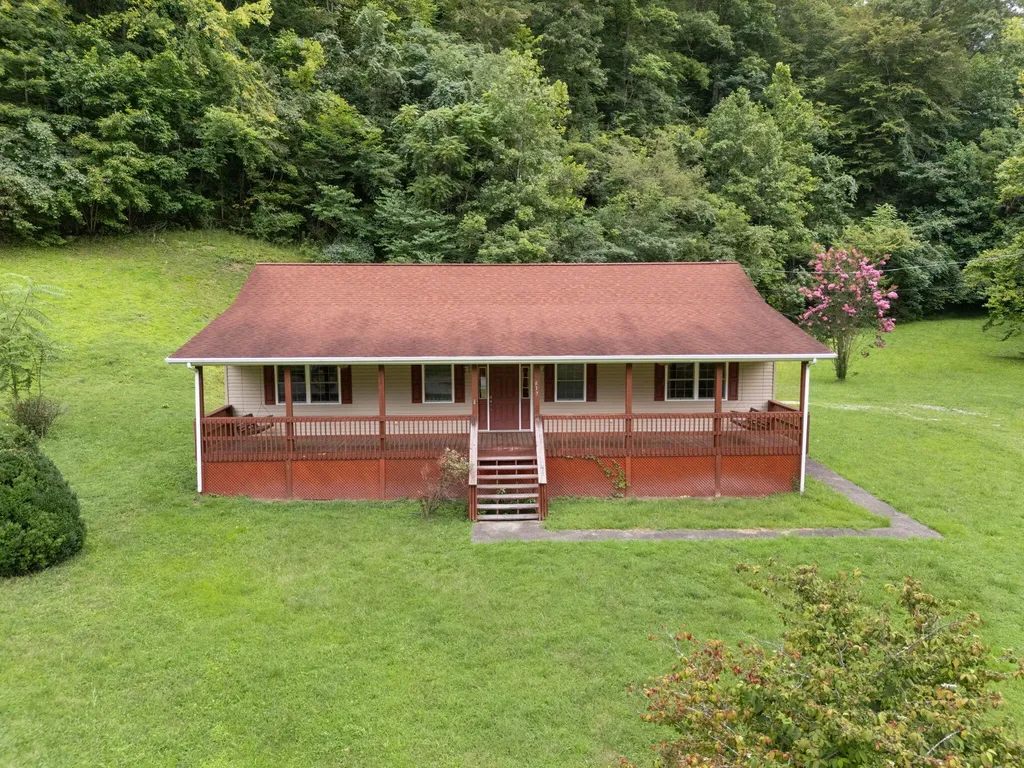 617 Big Willard Road Busy KY 41723