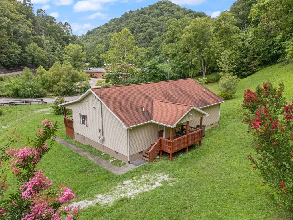 617 Big Willard Road Busy KY 41723