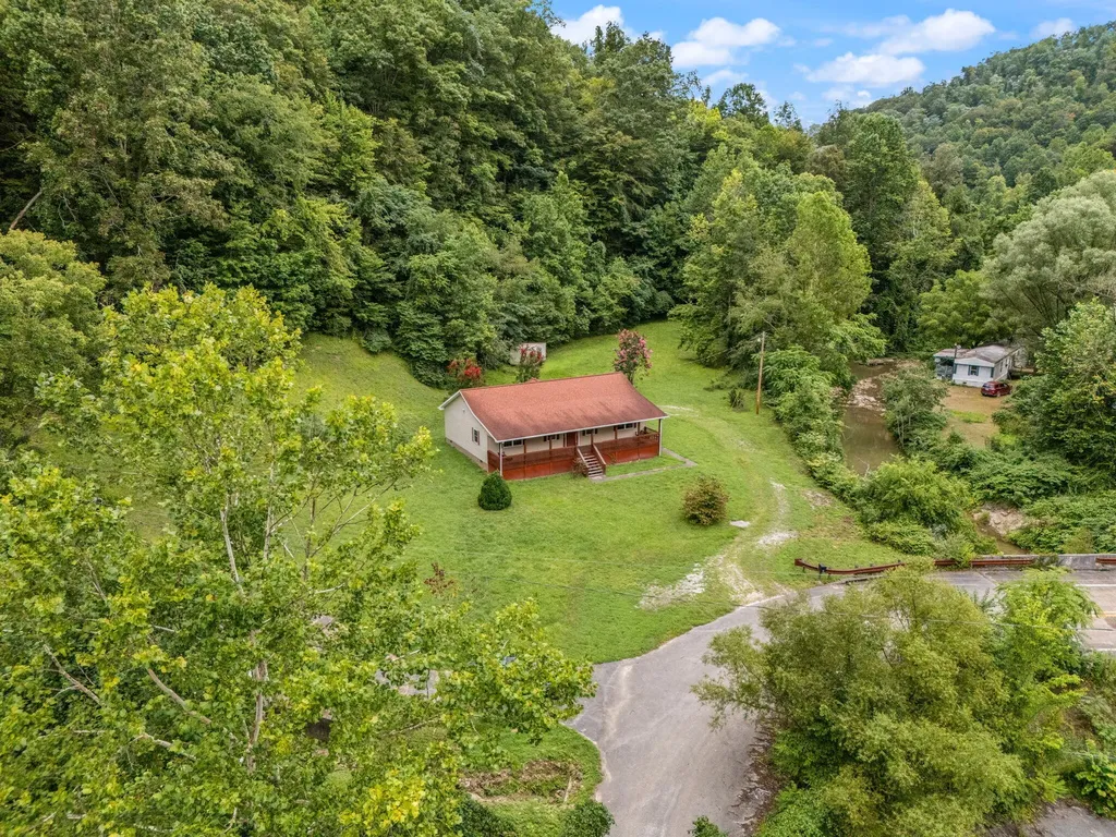 617 Big Willard Road Busy KY 41723