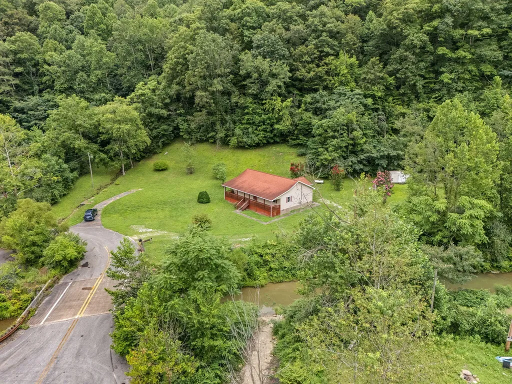 617 Big Willard Road Busy KY 41723