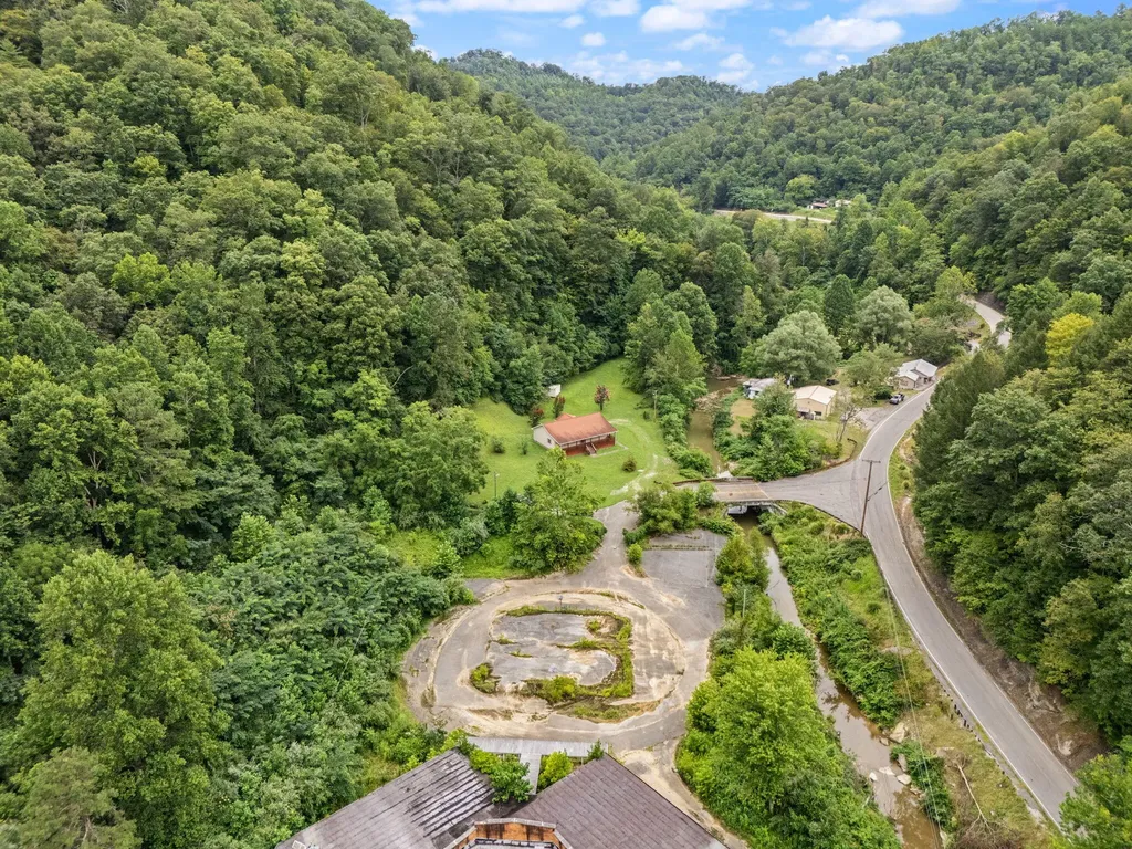 617 Big Willard Road Busy KY 41723