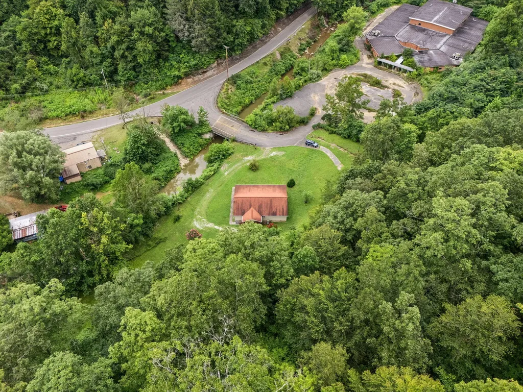617 Big Willard Road Busy KY 41723