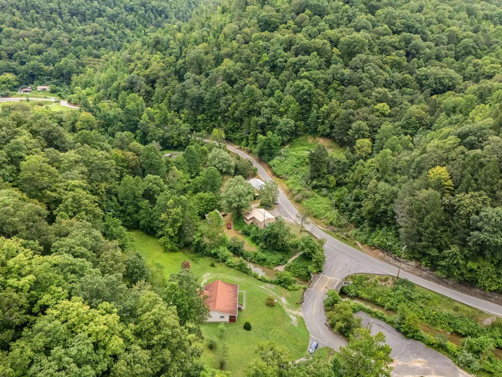 617 Big Willard Road Busy KY 41723