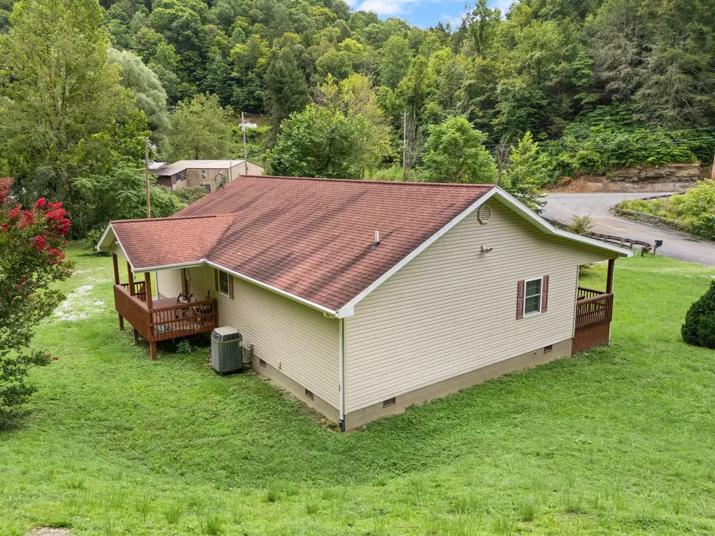 617 Big Willard Road Busy KY 41723