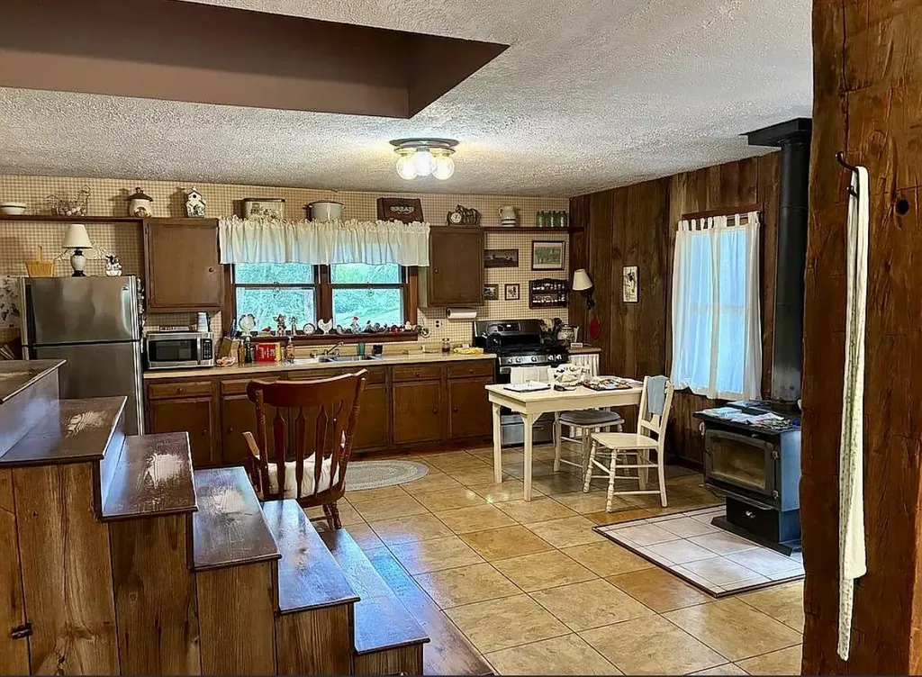 1195 Hoop Road Wellington KY 40387