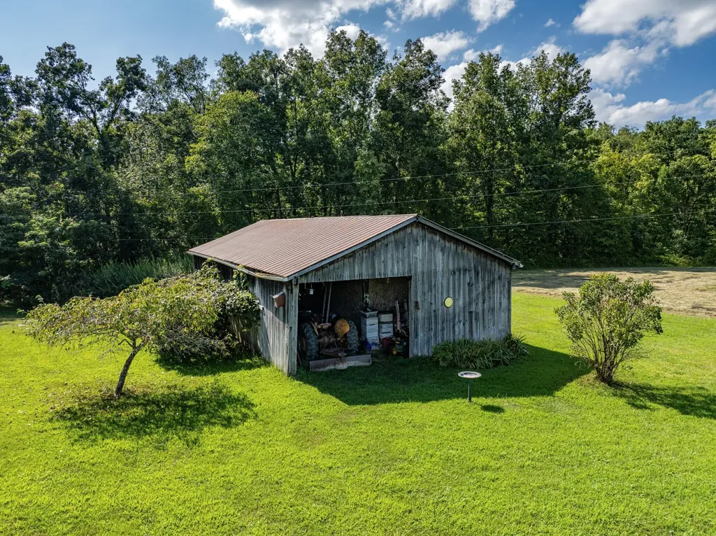 1195 Hoop Road Wellington KY 40387