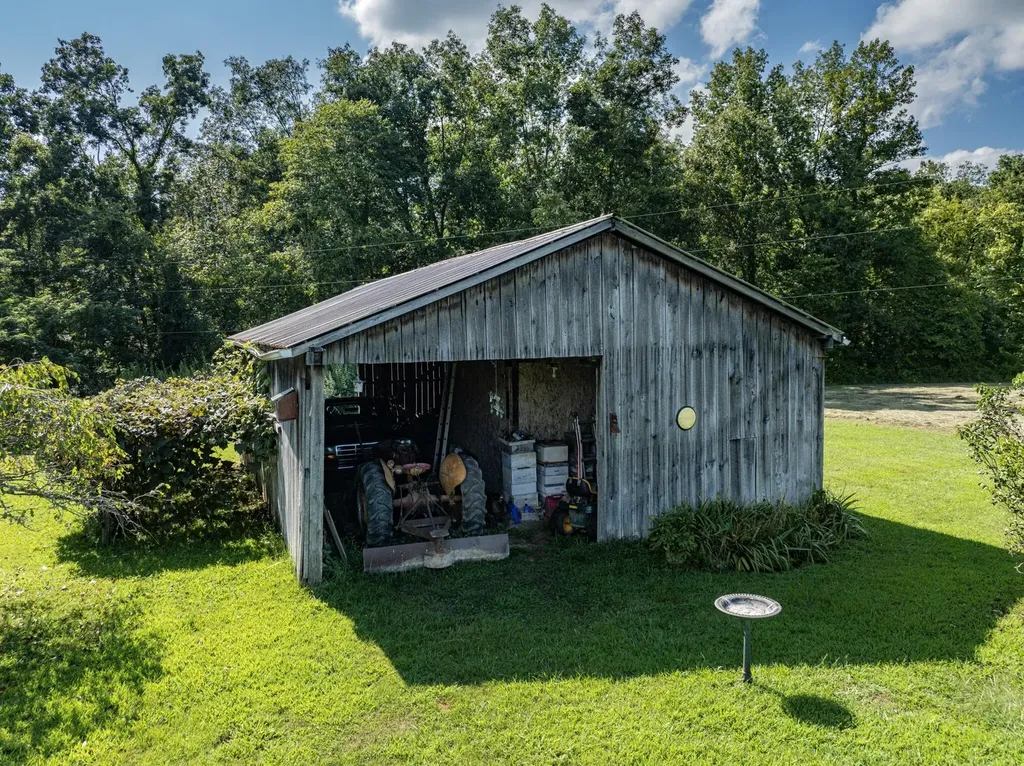 1195 Hoop Road Wellington KY 40387