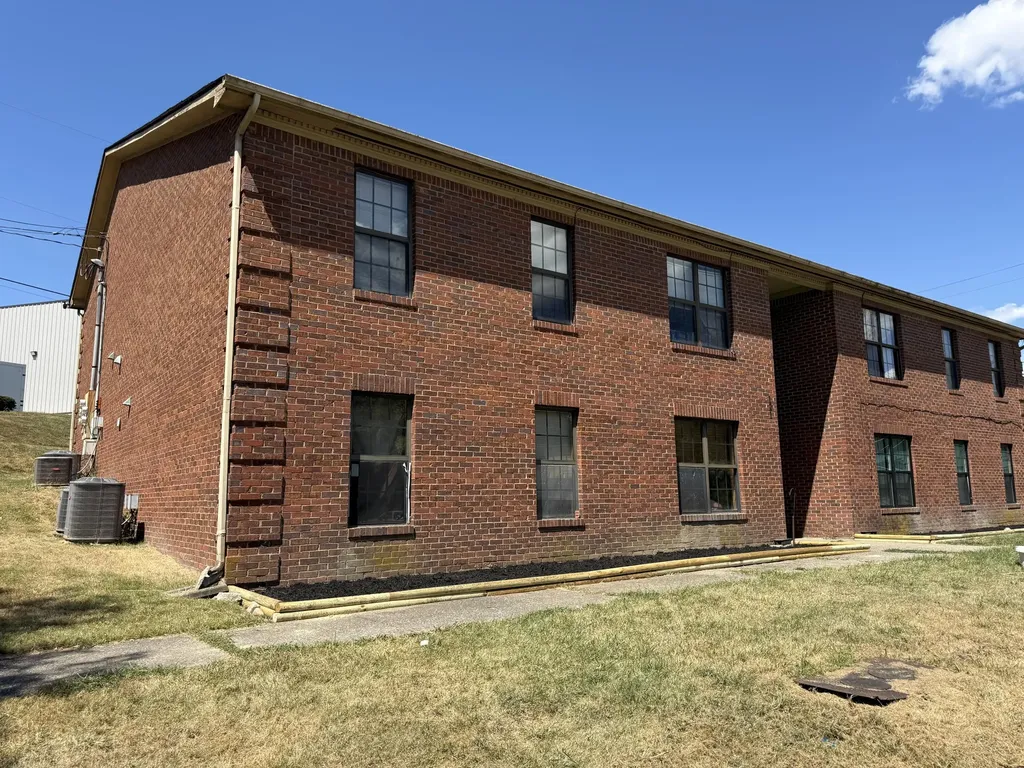 101 North Brand Street Midway KY 40347