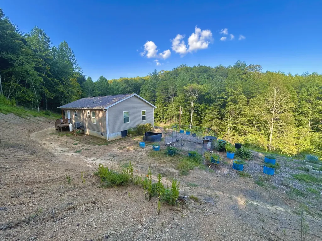 260 Bethesda Mission Road Campton KY 41301