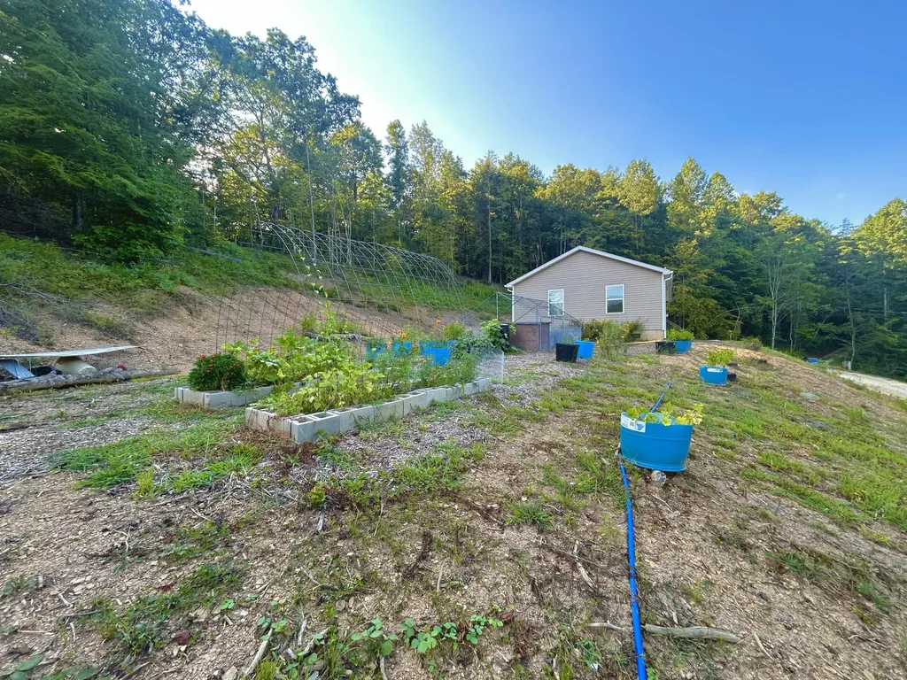 260 Bethesda Mission Road Campton KY 41301