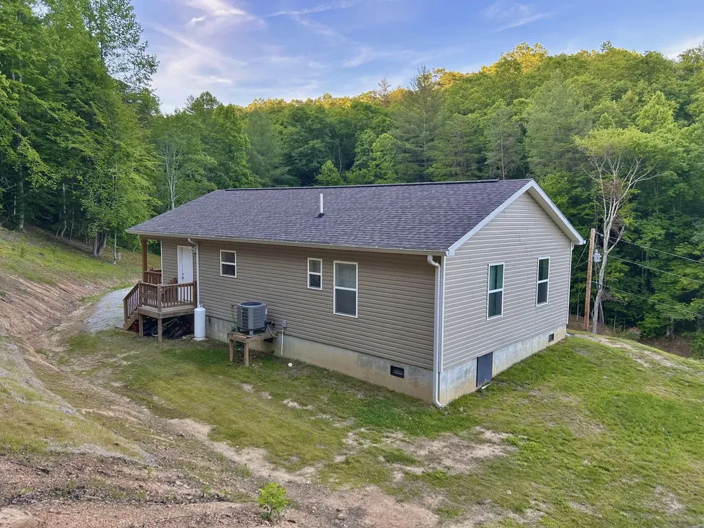260 Bethesda Mission Road Campton KY 41301