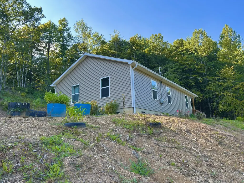260 Bethesda Mission Road Campton KY 41301