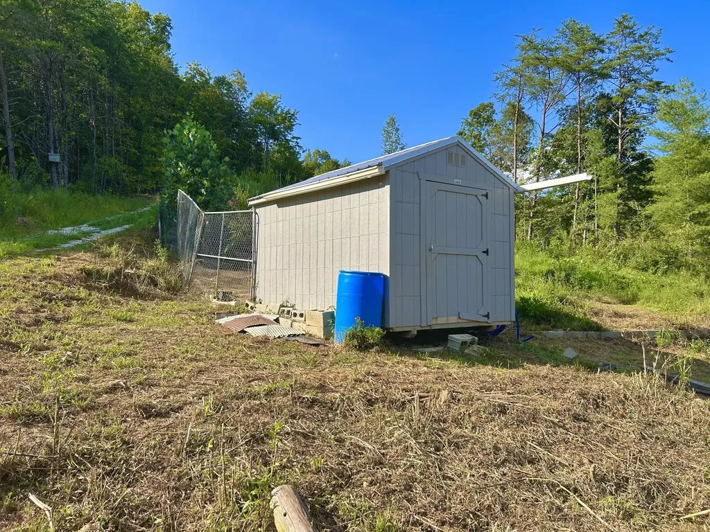 260 Bethesda Mission Road Campton KY 41301