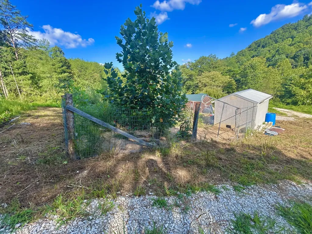 260 Bethesda Mission Road Campton KY 41301