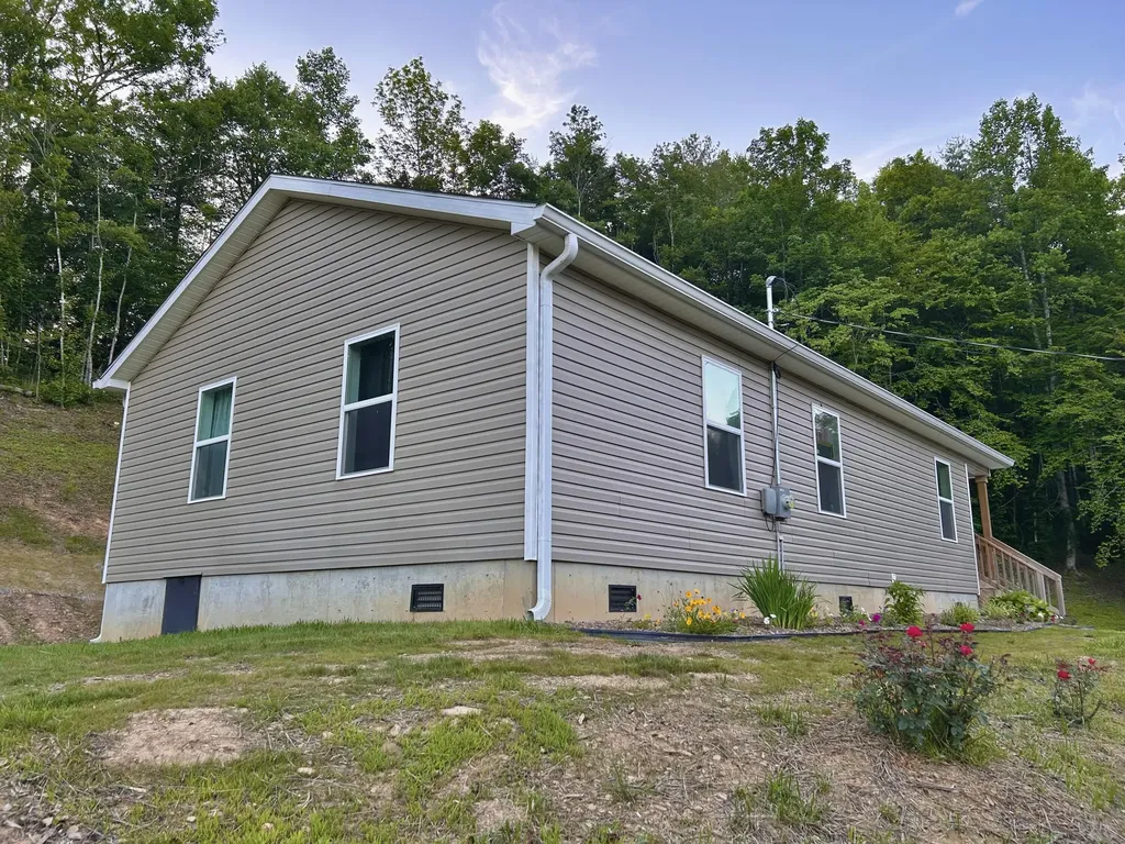 260 Bethesda Mission Road Campton KY 41301
