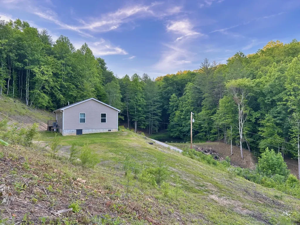 260 Bethesda Mission Road Campton KY 41301