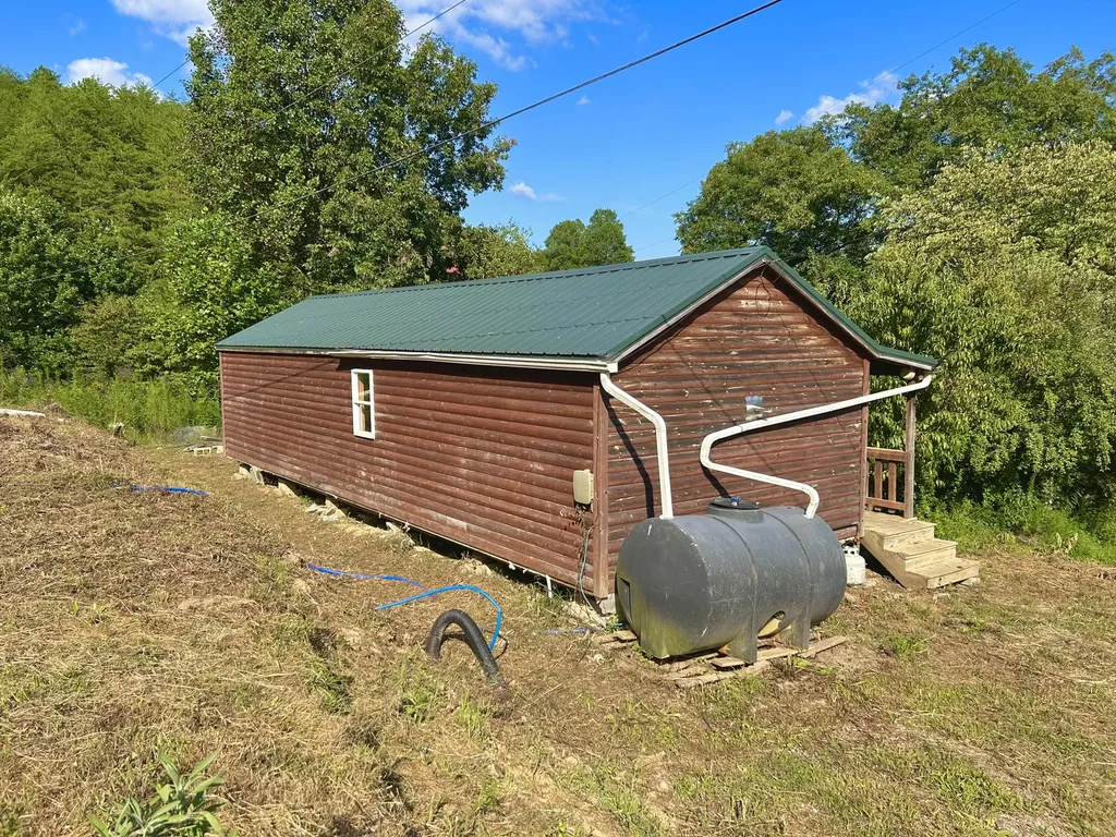 260 Bethesda Mission Road Campton KY 41301