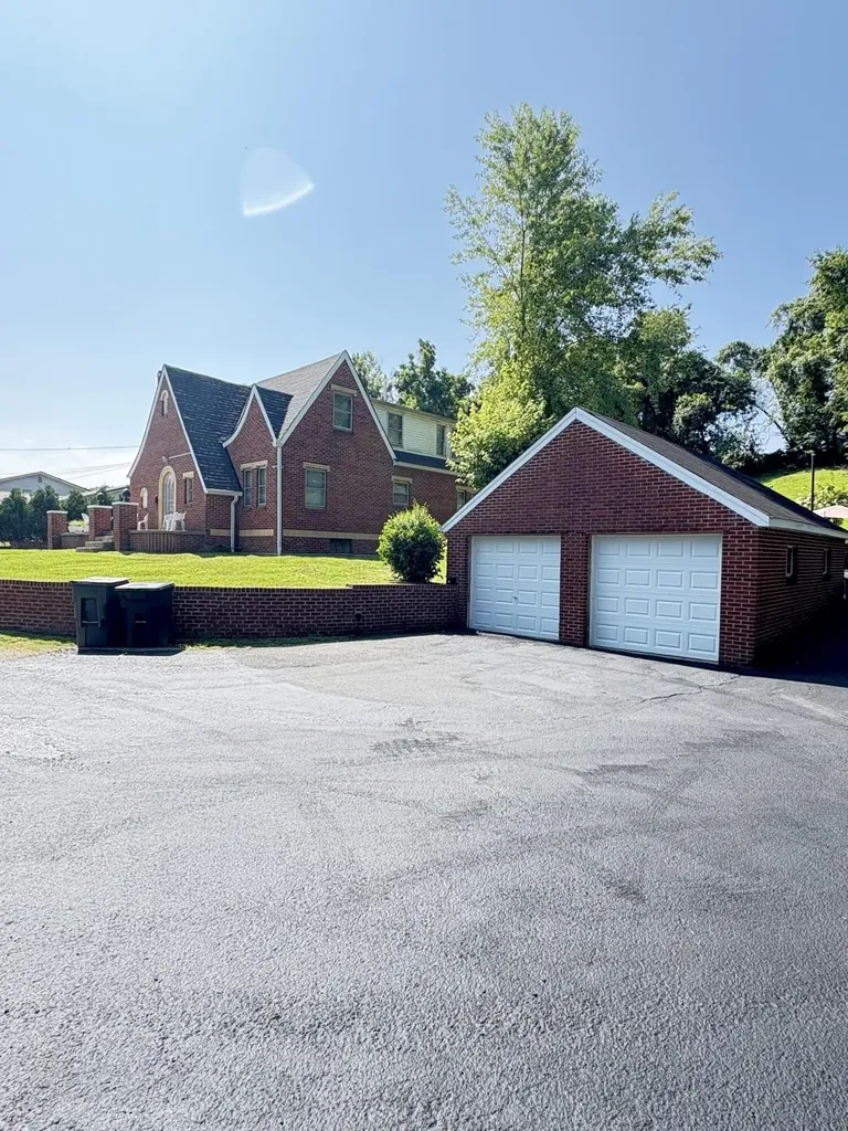 111 House Avenue Manchester KY 40962