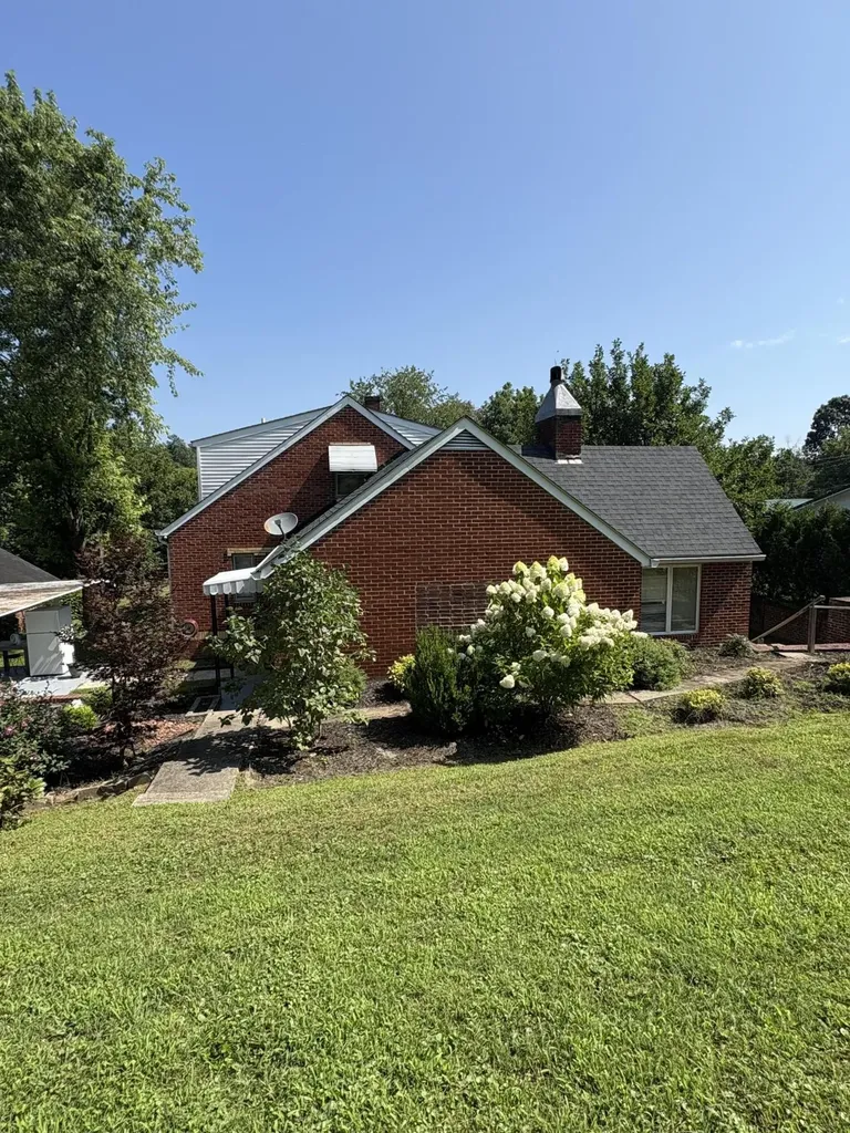 111 House Avenue Manchester KY 40962