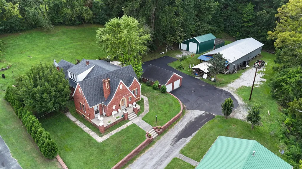 111 House Avenue Manchester KY 40962